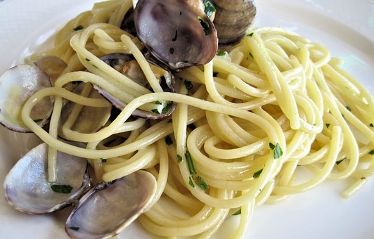 Linguini with Clams in White Wine Sauce